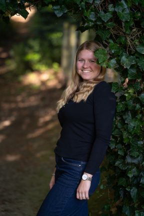 2026-04-25-Jana-im-Wald-004